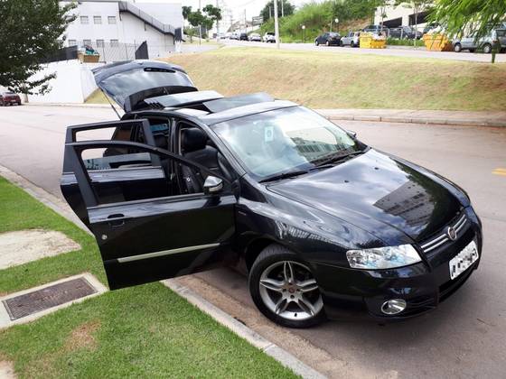 FIAT STILO 1.8 MPI BLACKMOTION 8V FLEX 4P AUTOMATIZADO FIAT STILO 1.8 MPI BLACKMOTION 8V FLEX 4P AUTOMATIZADO